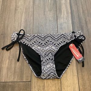 NWT Arizona Bikini Swimsuit‎ Bottom Juniors Size Medium